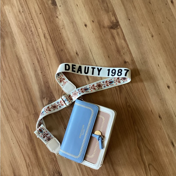 SN & FASHION Crossbody Handbag - Picture 2 of 5